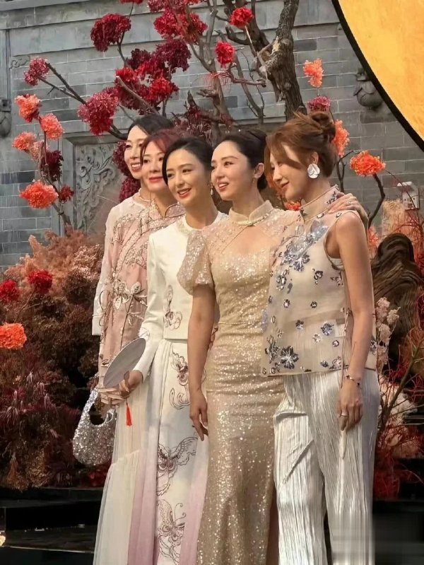 亿海智投 董璇和小9岁丈夫拍婚纱照，气场强到把男方衬成“跟班”